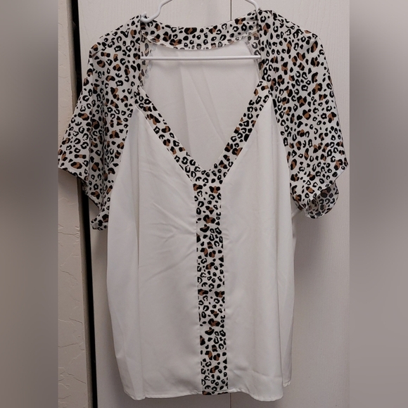 Business Casual White Blouse with Animal Print Cheetah Details Size 2X Office - Picture 1 of 6